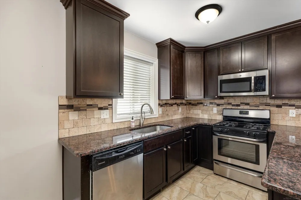 342 Marias Avenue Clawson City, MI 48017