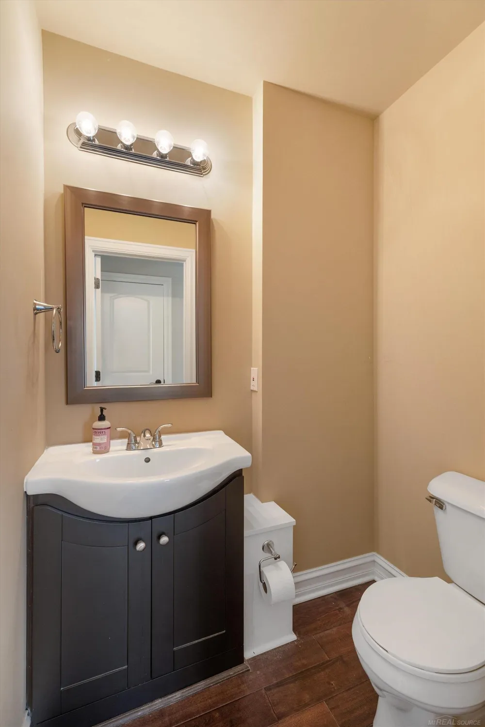 342 Marias Avenue Clawson City, MI 48017