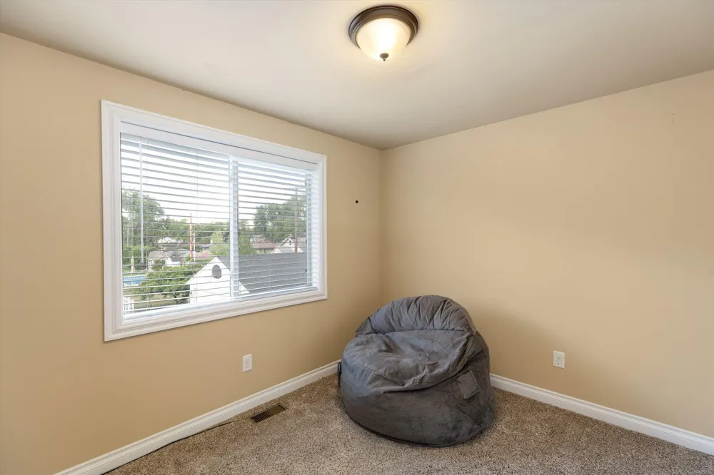 342 Marias Avenue Clawson City, MI 48017