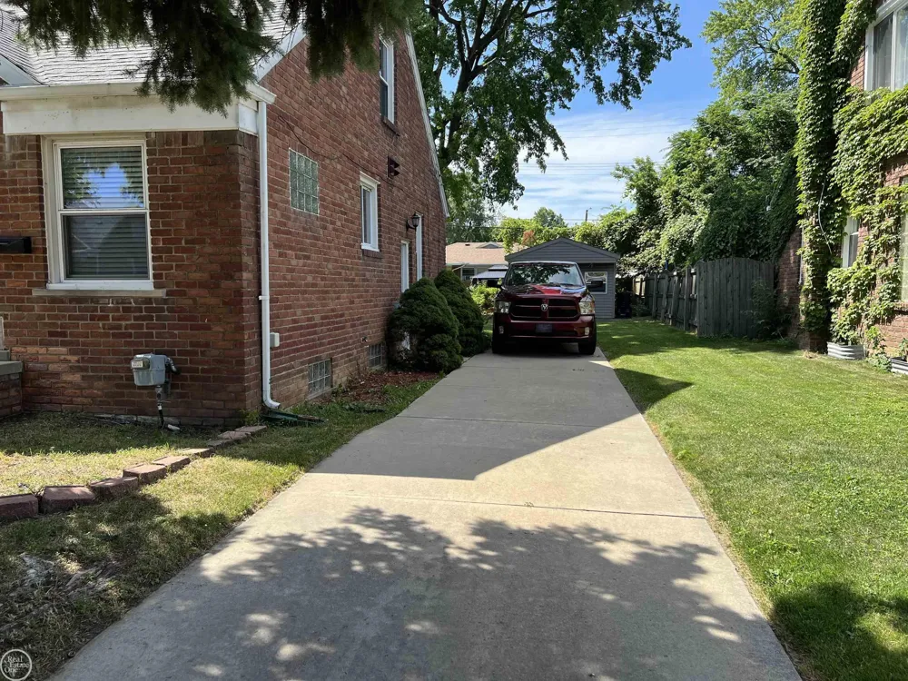 17930 Biehl Street Roseville City, MI 48066