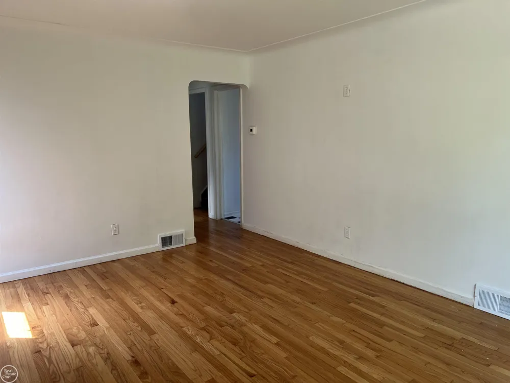 17930 Biehl Street Roseville City, MI 48066