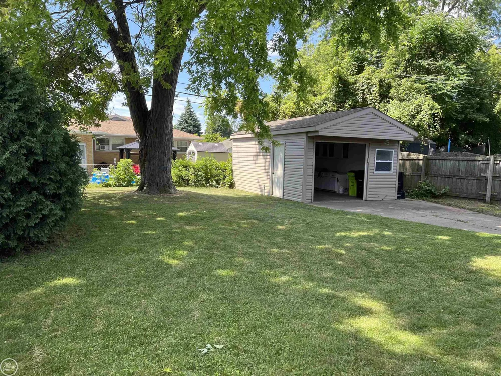 17930 Biehl Street Roseville City, MI 48066