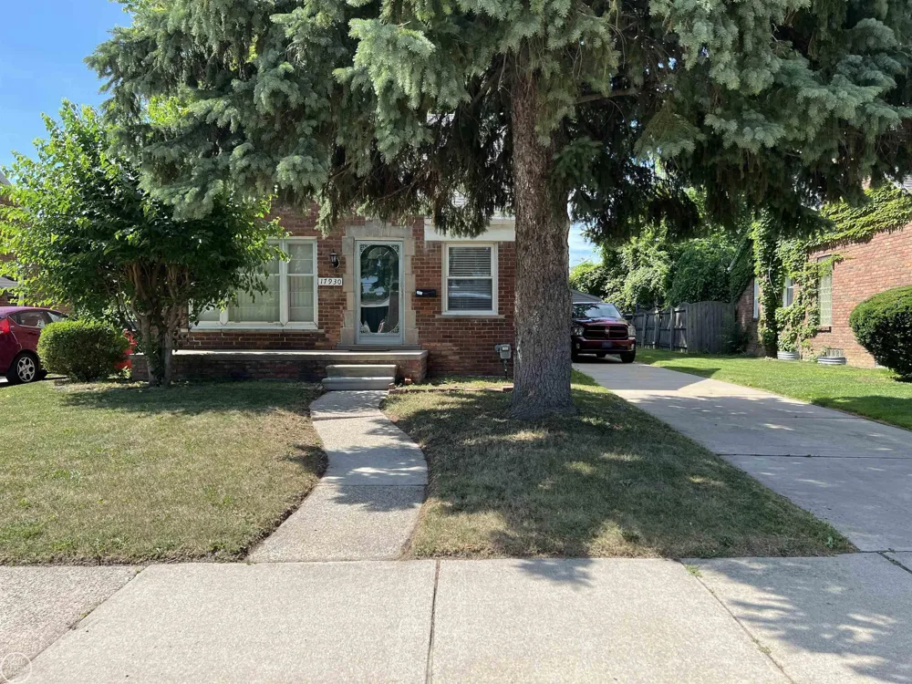 17930 Biehl Street Roseville City, MI 48066