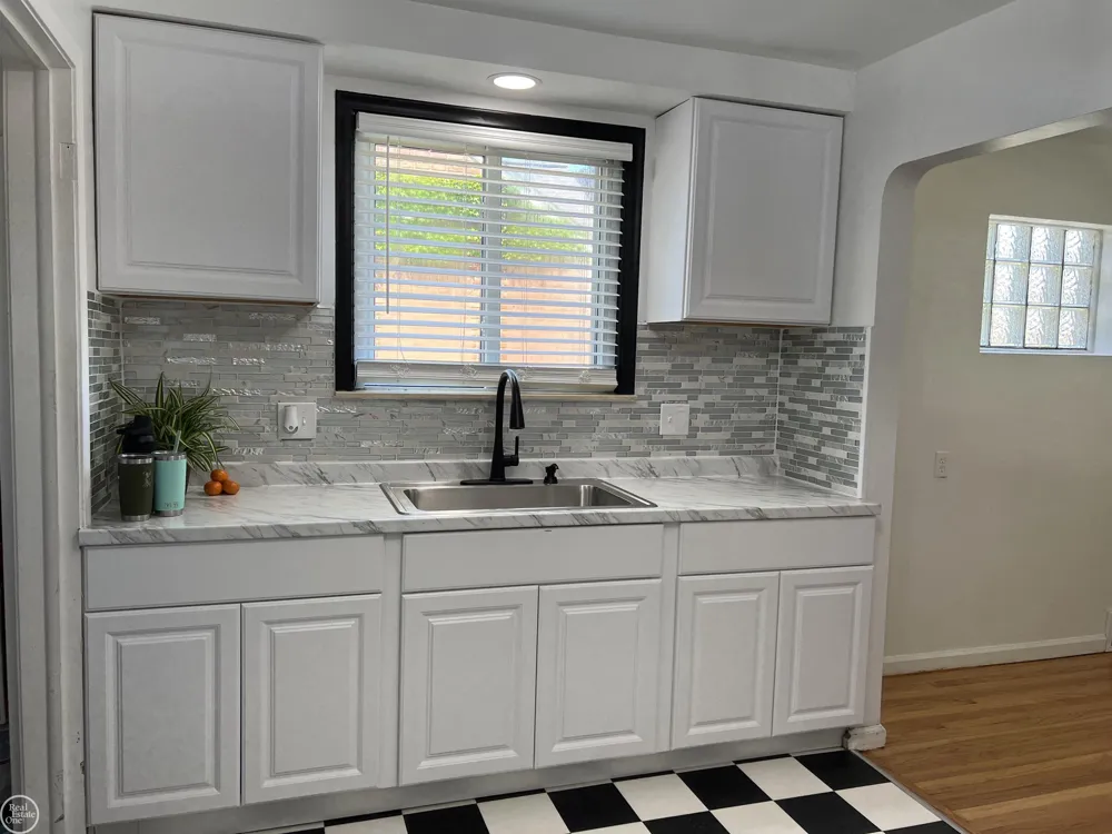 17930 Biehl Street Roseville City, MI 48066