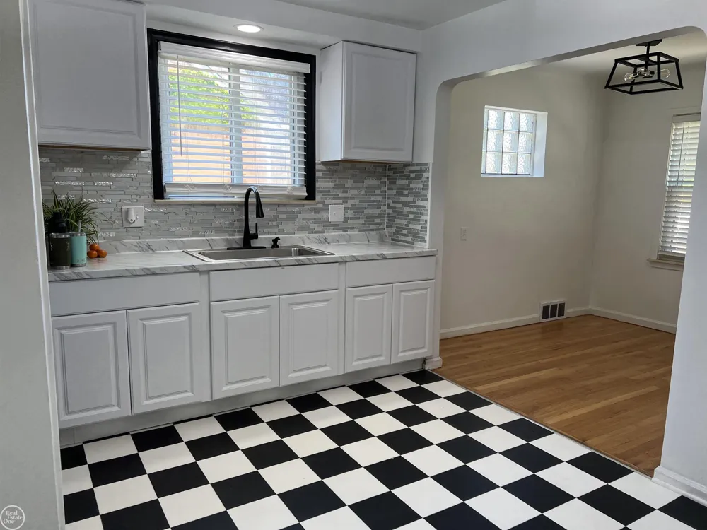 17930 Biehl Street Roseville City, MI 48066