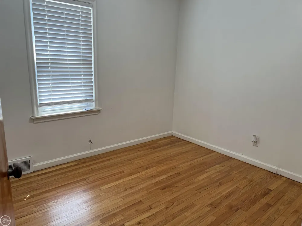 17930 Biehl Street Roseville City, MI 48066