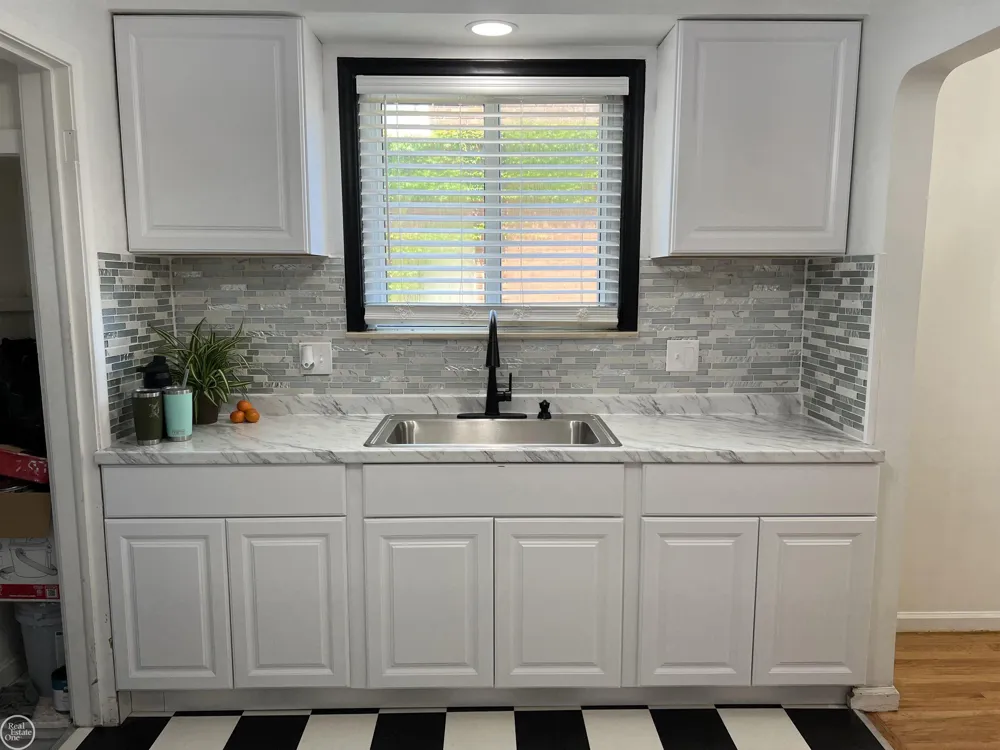 17930 Biehl Street Roseville City, MI 48066