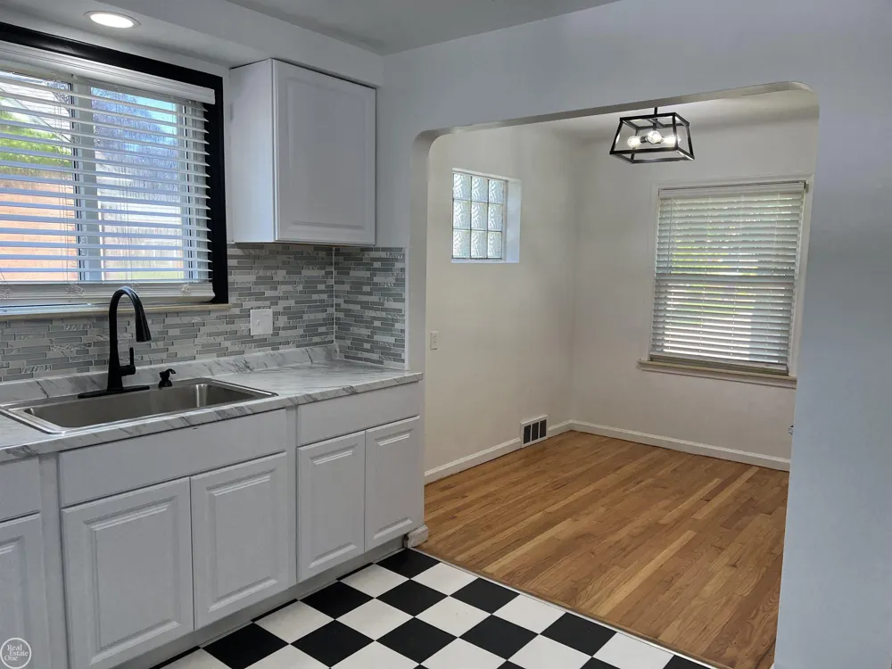 17930 Biehl Street Roseville City, MI 48066