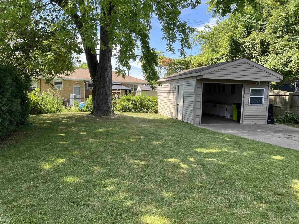 17930 Biehl Street Roseville City, MI 48066