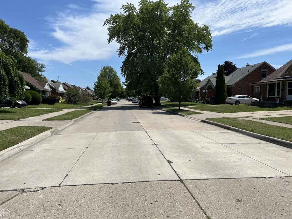 17930 Biehl Street Roseville City, MI 48066