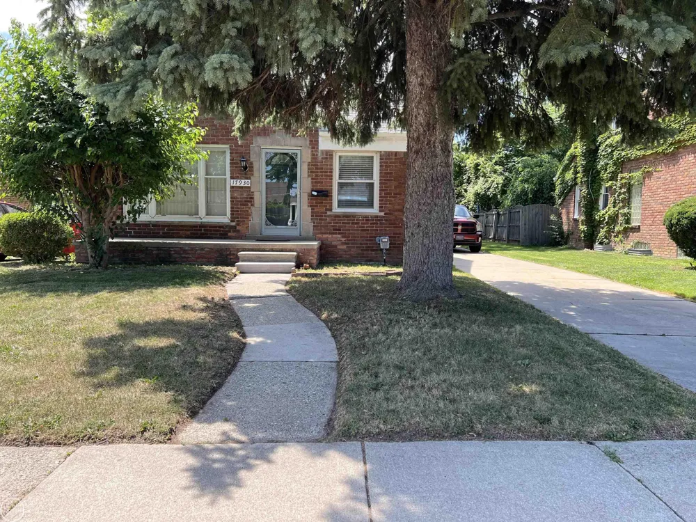 17930 Biehl Street Roseville City, MI 48066