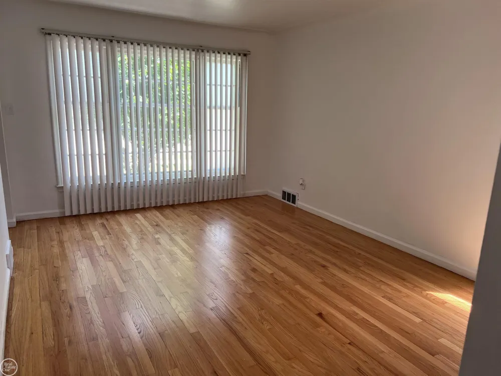 17930 Biehl Street Roseville City, MI 48066