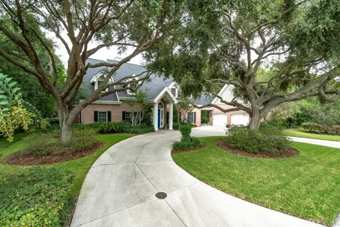 3706 AVENIDA MADERA