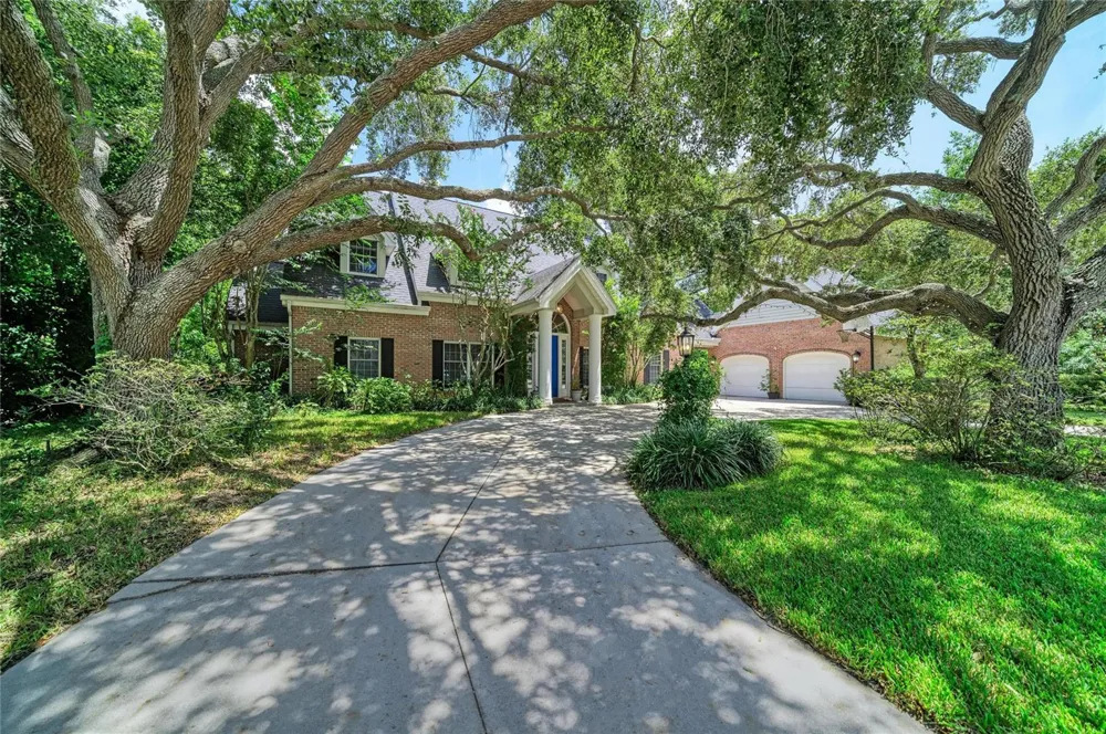 3706 AVENIDA MADERA Bradenton, FL 34210