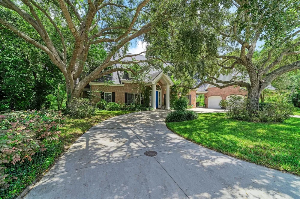 3706 AVENIDA MADERA Bradenton, FL 34210