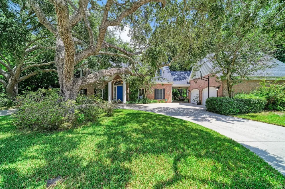 3706 AVENIDA MADERA Bradenton, FL 34210