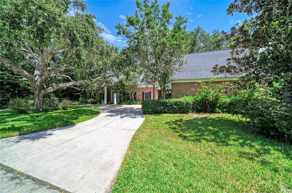 3706 AVENIDA MADERA Bradenton, FL 34210