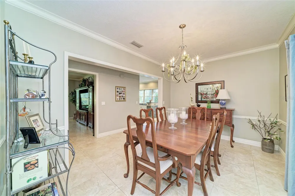 3706 AVENIDA MADERA Bradenton, FL 34210