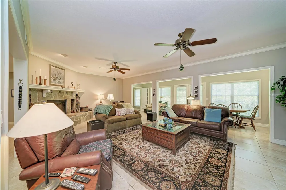 3706 AVENIDA MADERA Bradenton, FL 34210