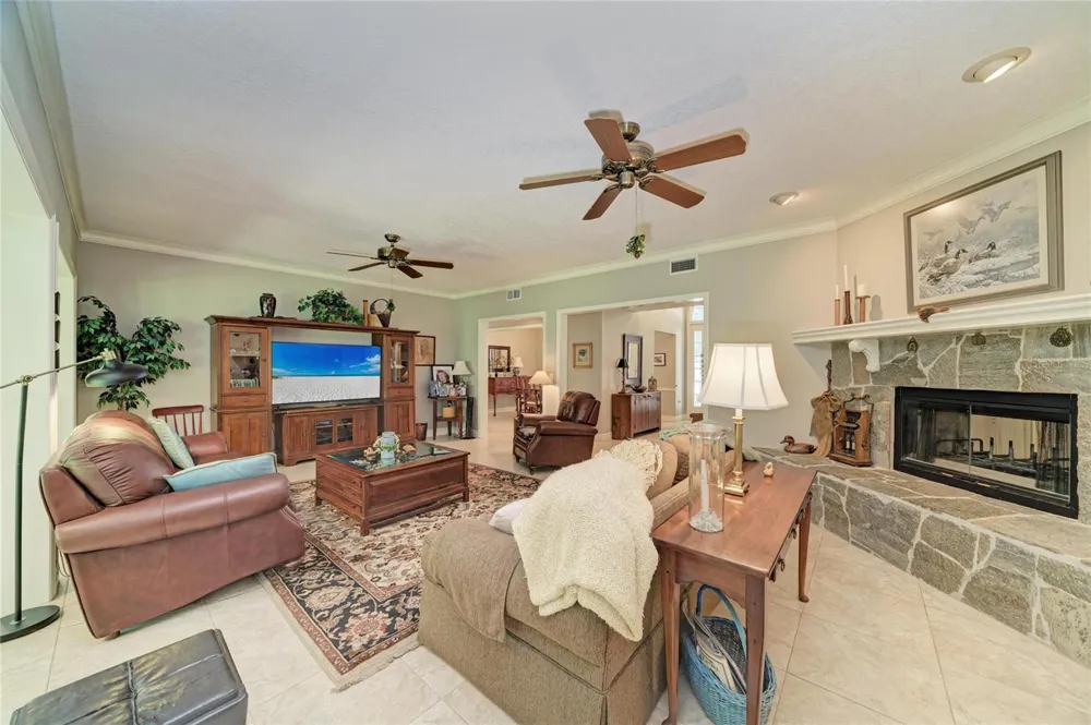 3706 AVENIDA MADERA Bradenton, FL 34210