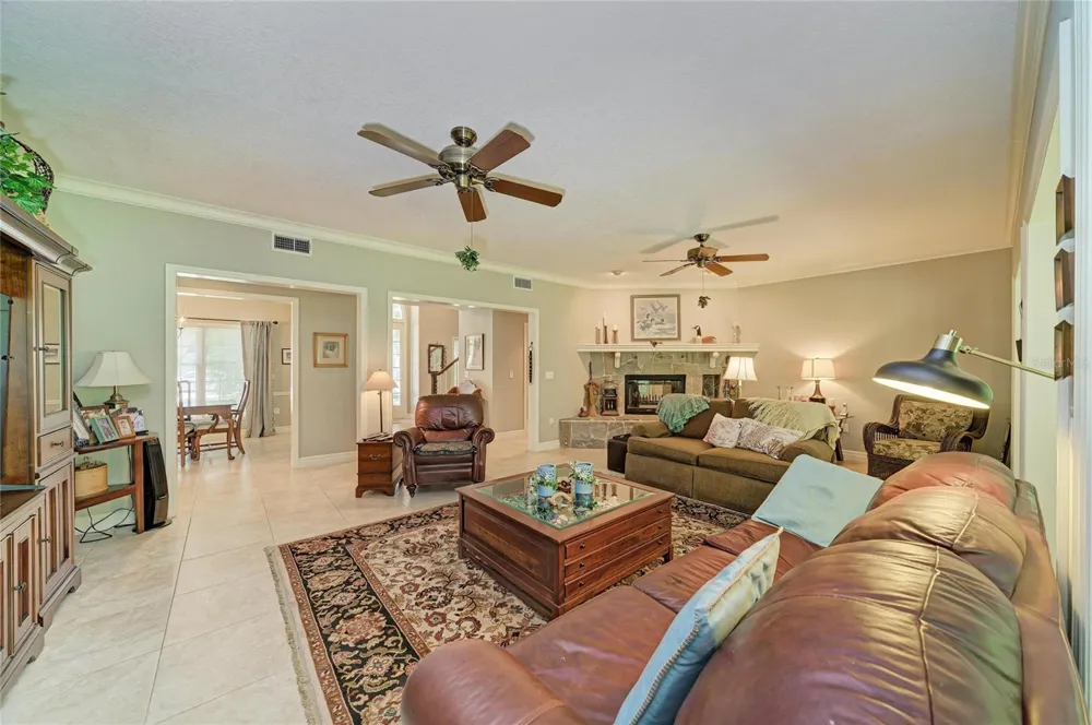 3706 AVENIDA MADERA Bradenton, FL 34210