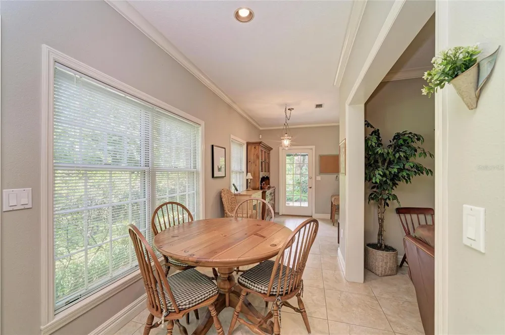 3706 AVENIDA MADERA Bradenton, FL 34210