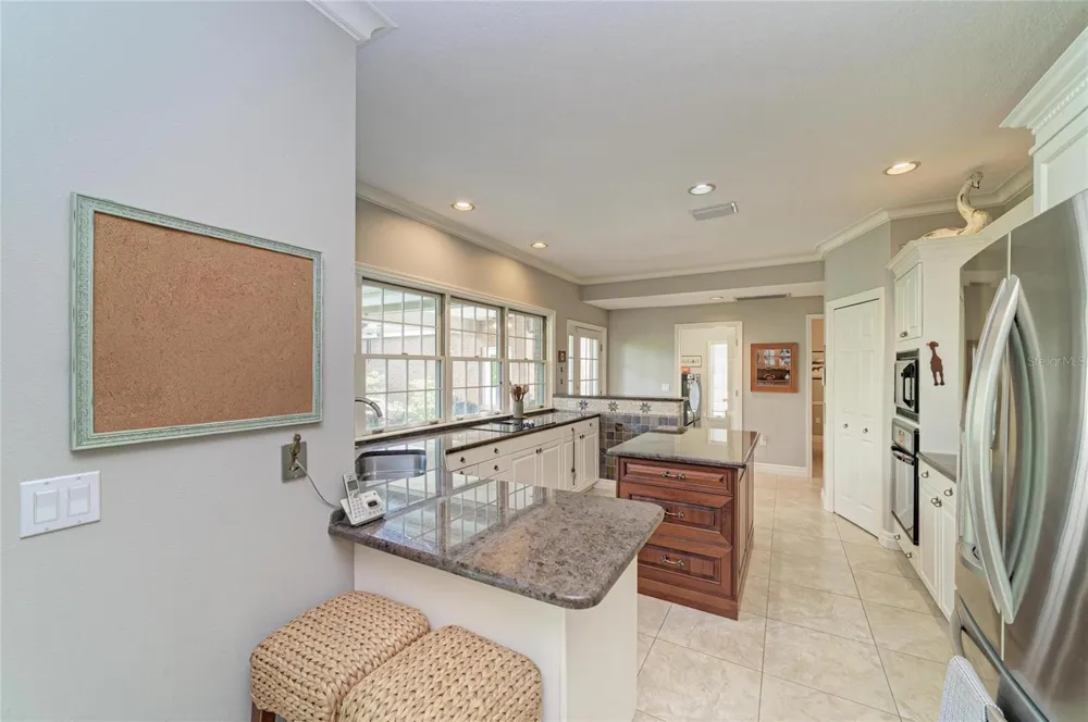 3706 AVENIDA MADERA Bradenton, FL 34210