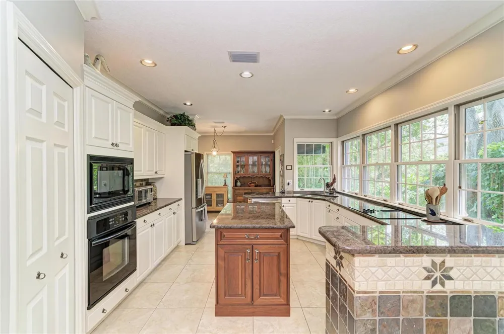3706 AVENIDA MADERA Bradenton, FL 34210