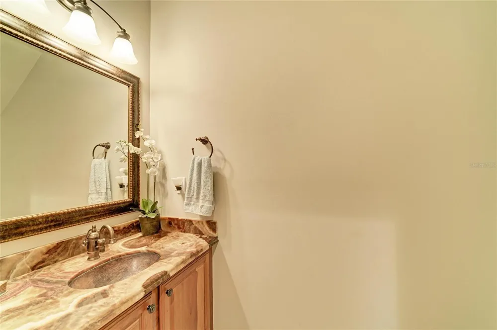 3706 AVENIDA MADERA Bradenton, FL 34210