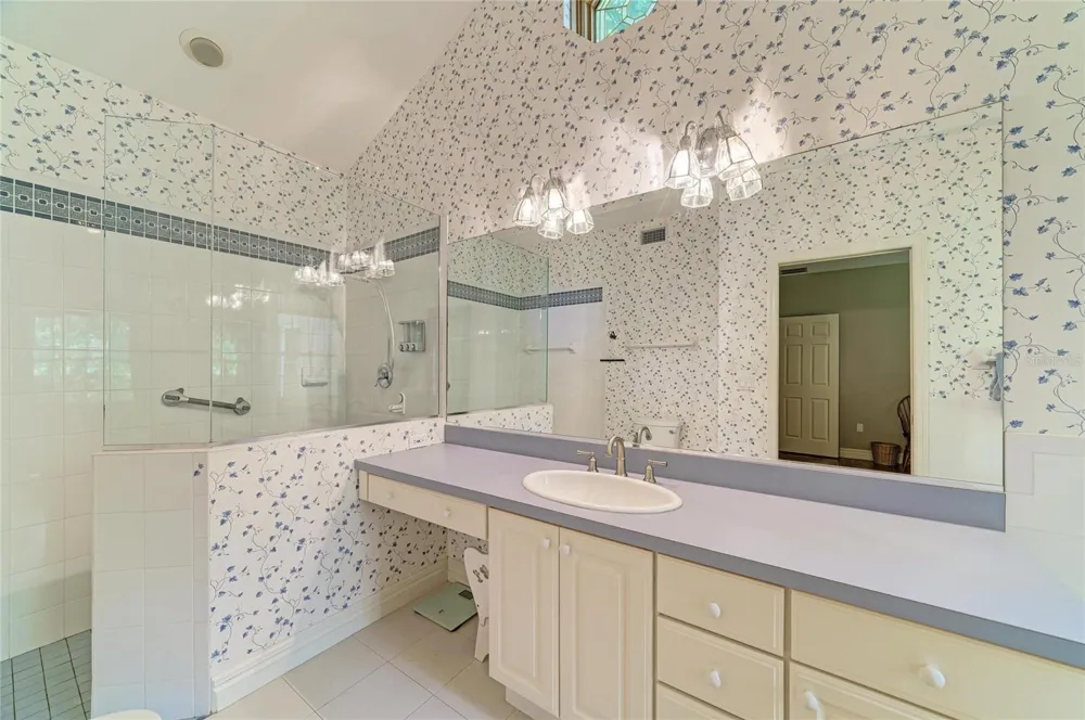 3706 AVENIDA MADERA Bradenton, FL 34210