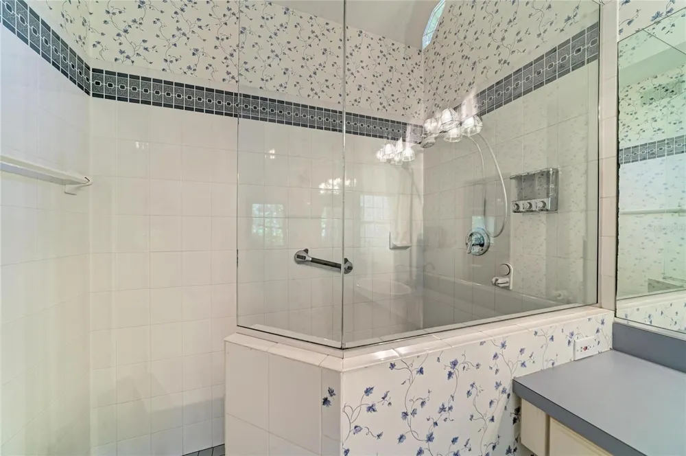 3706 AVENIDA MADERA Bradenton, FL 34210