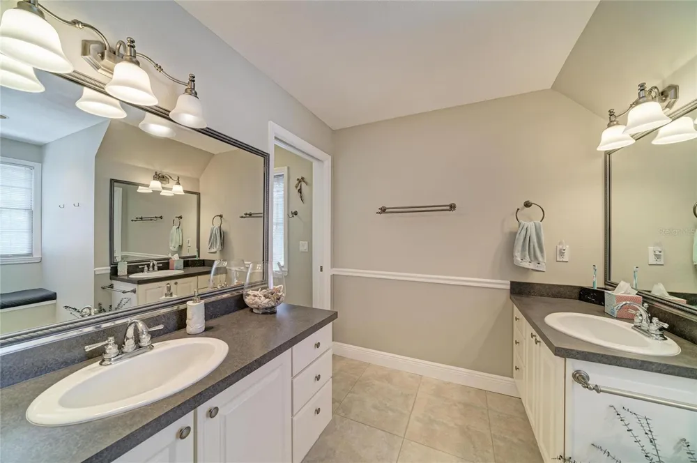 3706 AVENIDA MADERA Bradenton, FL 34210