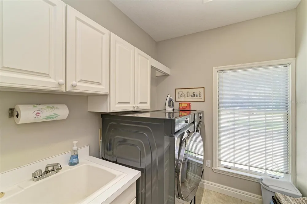 3706 AVENIDA MADERA Bradenton, FL 34210