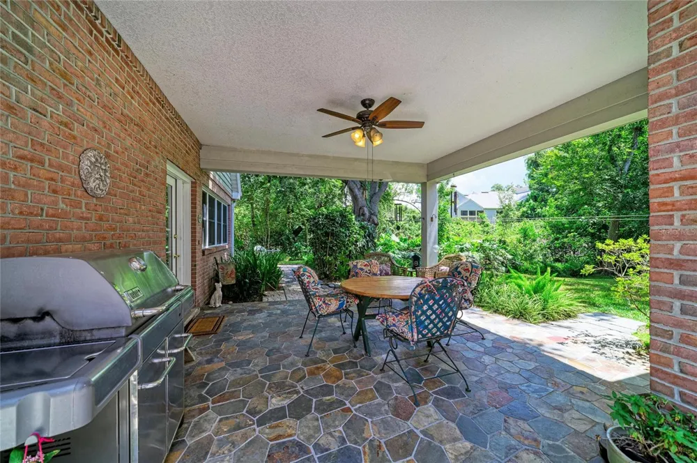 3706 AVENIDA MADERA Bradenton, FL 34210