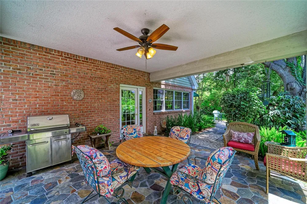 3706 AVENIDA MADERA Bradenton, FL 34210