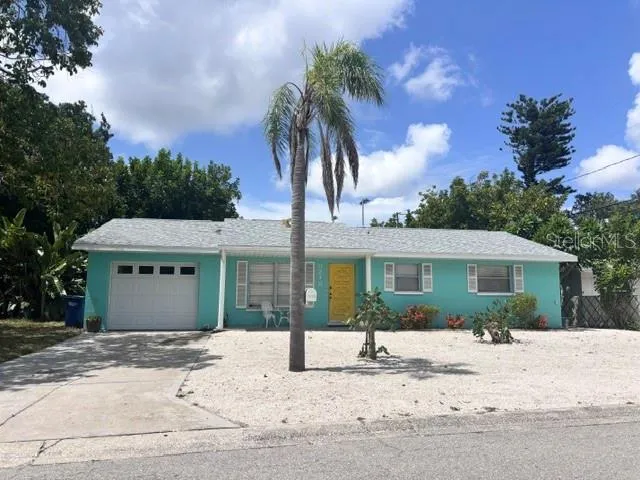 8218 43RD AVENUE W Bradenton, FL 34209