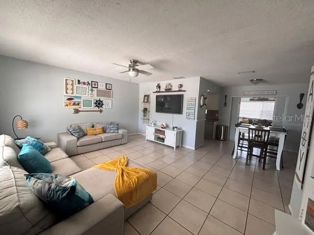 8218 43RD AVENUE W Bradenton, FL 34209