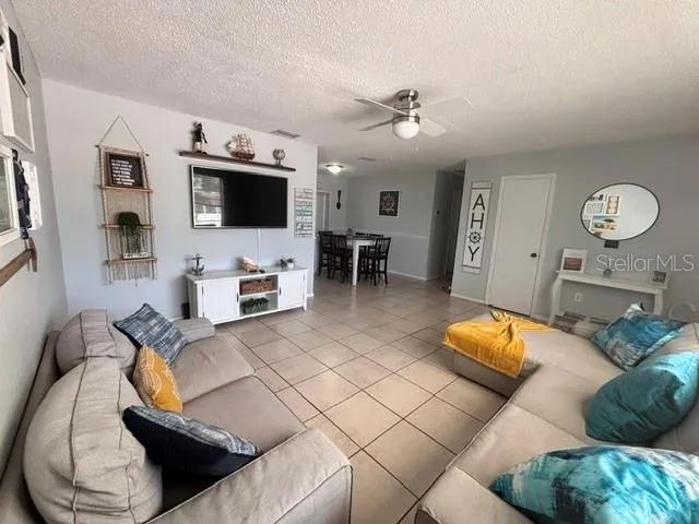 8218 43RD AVENUE W Bradenton, FL 34209