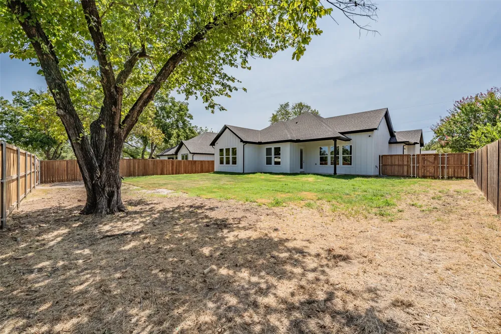 305 Hobbs Avenue Boyd, TX 76023