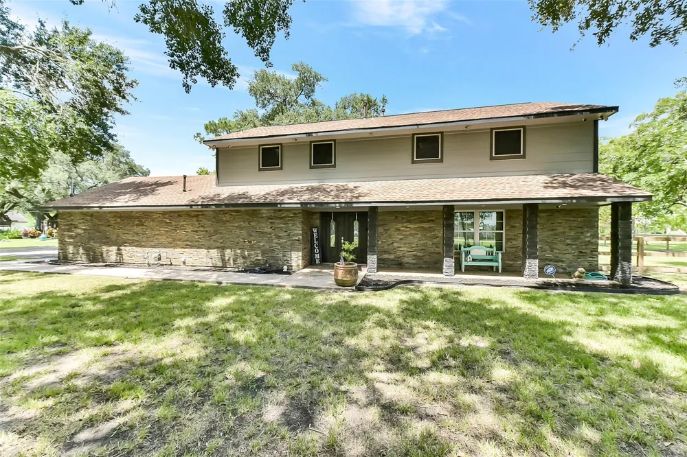 4190 County Road 145 Alvin, TX 77511