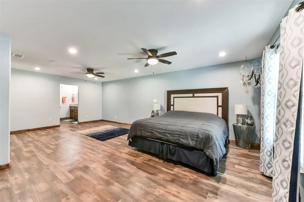 4190 County Road 145 Alvin, TX 77511