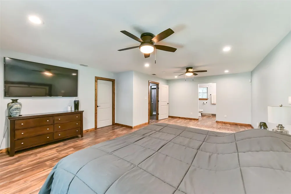 4190 County Road 145 Alvin, TX 77511