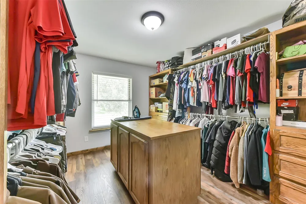 4190 County Road 145 Alvin, TX 77511