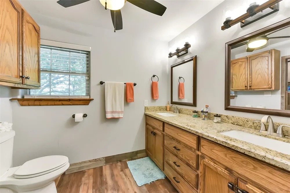 4190 County Road 145 Alvin, TX 77511