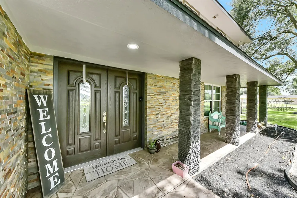 4190 County Road 145 Alvin, TX 77511