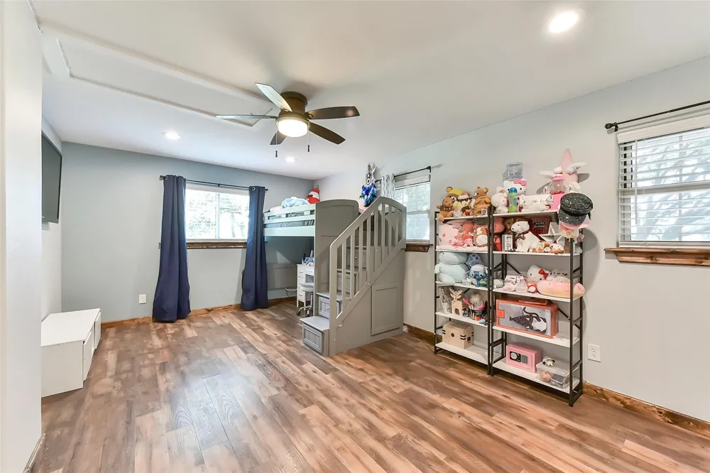 4190 County Road 145 Alvin, TX 77511