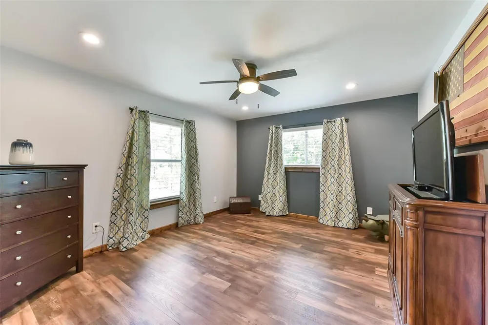 4190 County Road 145 Alvin, TX 77511