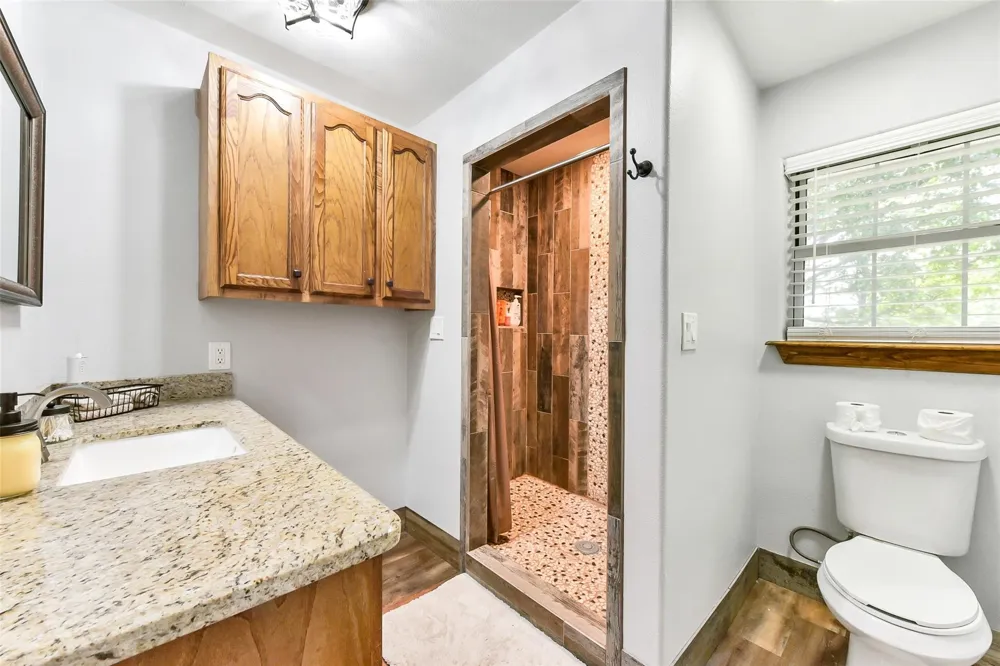4190 County Road 145 Alvin, TX 77511