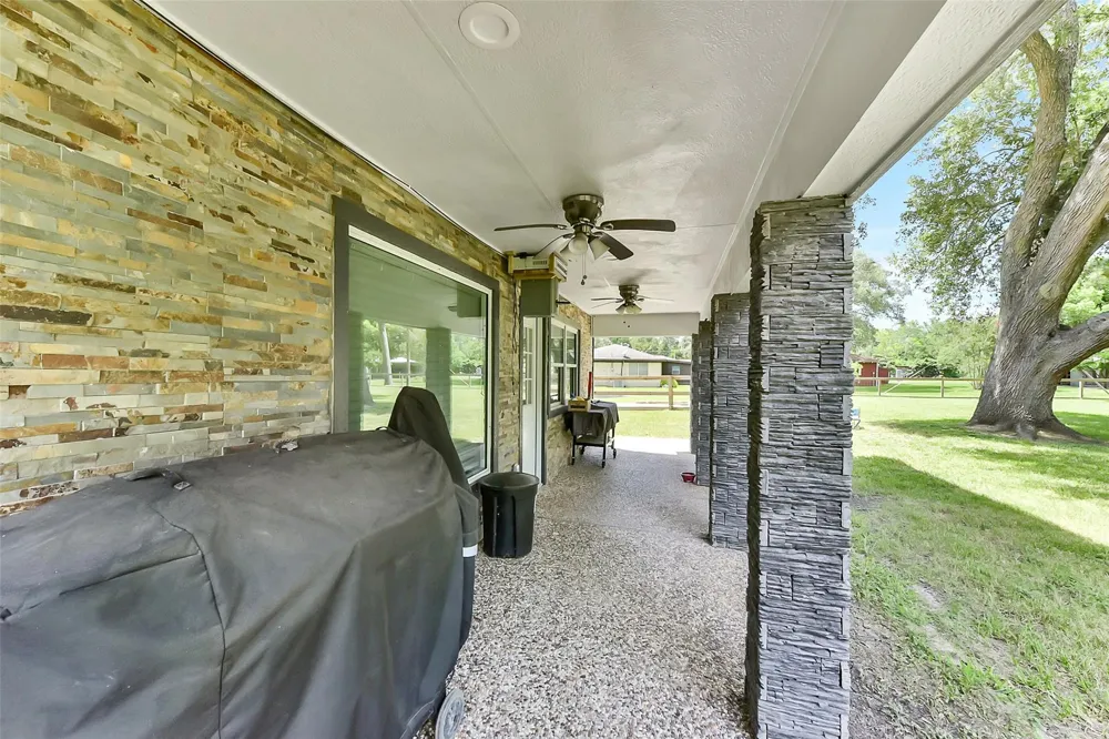 4190 County Road 145 Alvin, TX 77511