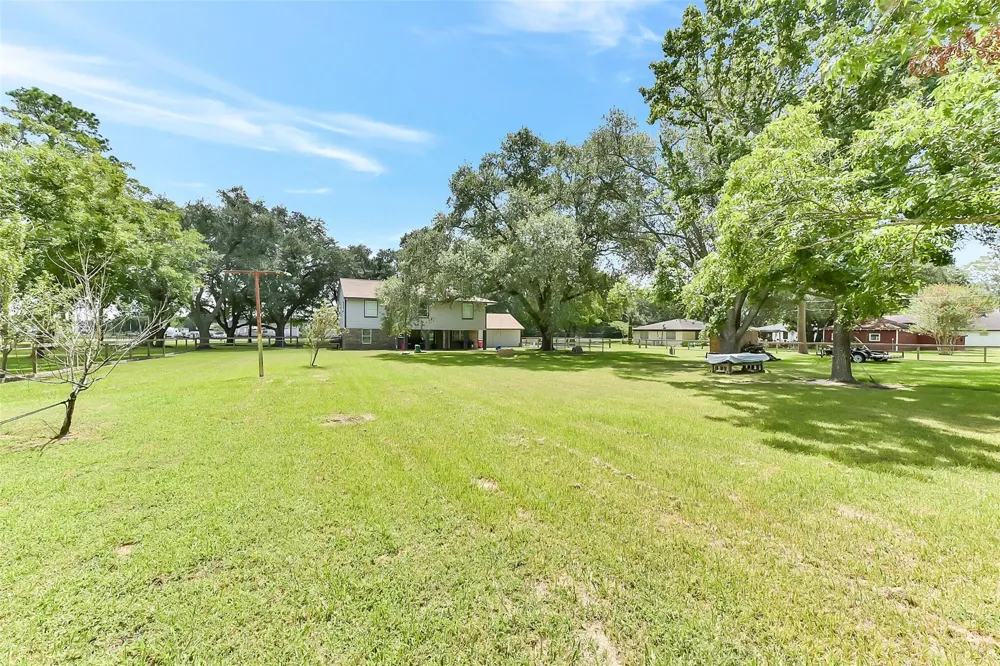 4190 County Road 145 Alvin, TX 77511